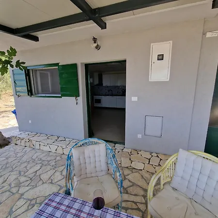 House Josh Makarska